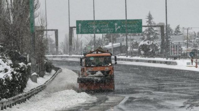 Έκλεψαν το μαχαίρι καθαρισμού και την αλατιέρα από εκχιονιστικό της Περιφέρειας στην Ηλιούπολη