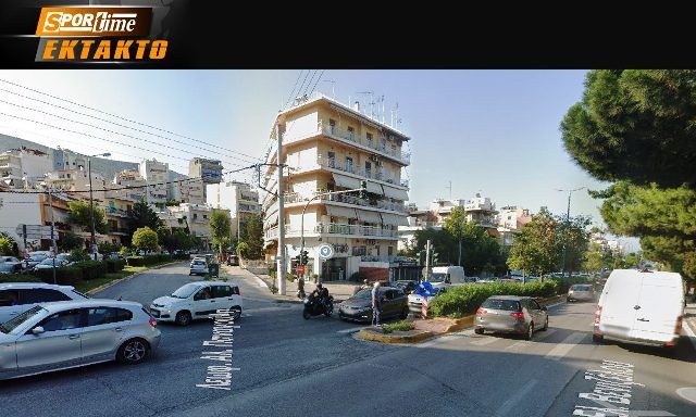 Ηλιούπολη: Μηχανή συγκρούστηκε με αυτοκίνητο, τραυματίας ο οδηγός της