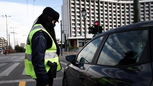 Lockdown: Αλλάζουν τα όρια επιβατών από Δευτέρα - Τι θα ισχύει στο εξής για ΙΧ, ταξί και φορτηγά