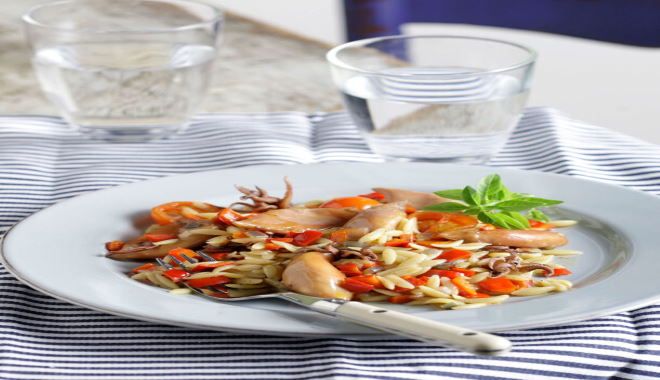 Η συνταγή της ημέρας, Δευτέρα 9 Μαρτίου 2026: ''Καλαμαράκια γιουβέτσι με πιπεριές Φλωρίνης''