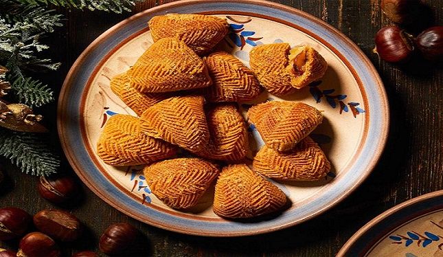 Η συνταγή της ημέρας, Κυριακή 14 Δεκεμβρίου 2025: ''Μελομακάρονα ισλί με κάστανο στη ζύμη και τη γέμιση''