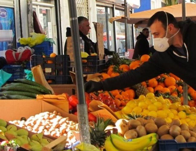 Τέλος οι αποστάσεις μεταξύ των πάγκων στις λαϊκές αγορές