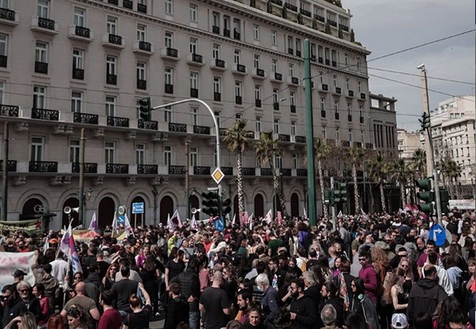 Απεργούν Δημόσιο και Μέσα Μεταφοράς την Τετάρτη - Δεμένα τα πλοία, δεν θα πετάξουν τα αεροπλάνα, χειρόφρενο και στα ταξί