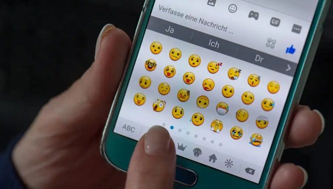''Adolescence'': Τα τρομακτικά νοήματα πίσω από τα ''αθώα'' emojis που χρησιμοποιούν τα παιδιά και αποκαλύφθηκαν στη σειρά