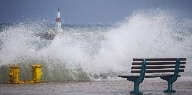 Καιρός: Απαγορευτικό απόπλου σε Πειραιά, Ραφήνα και Λαύριο λόγω των ισχυρών ανέμων