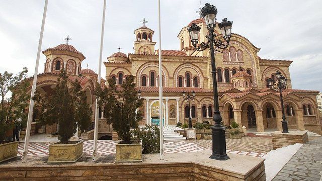 Συναγερμός στη Θεσσαλονίκη: Μπαράζ ελέγχων για τις επαφές του 36χρονου ιερέα - Μετείχε σε θεία λειτουργία και κοινωνία