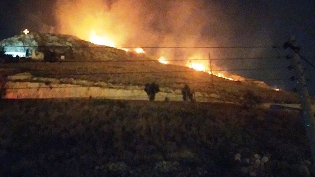 Συναγερμός στο Πέραμα - Φωτιά ΤΩΡΑ επί της Λεωφόρου Σχιστού