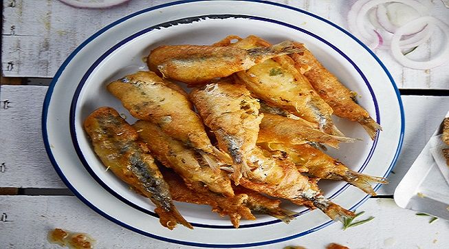 Η συνταγή της ημέρας, Σάββατο 15 Νοεμβρίου 2025: Σαρδέλες ''παντρεμένες'', τηγανητές