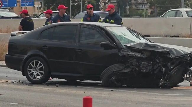 Και νέο τροχαίο στην Παραλιακή - Μποτιλιάρισμα από το Ελληνικό μέχρι το Φάληρο