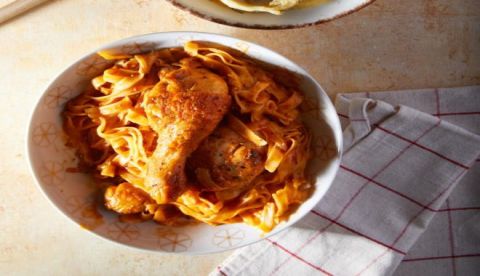 Η συνταγή της ημέρας, Δευτέρα 20 Απριλίου 2026: ''Κοτόπουλο με χυλοπίτες και κρασάτη σάλτσα''