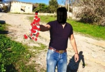 Έπνιξε το γατάκι με τα χέρια του και ανέβασε τη φωτογραφία στο facebook