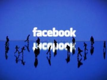 «Έπεσε» παγκοσμίως το Facebook