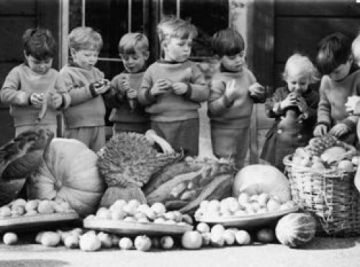 Aν η κοινωνία μας δεν βρισκόταν σε πνευματικό λήθαργο, δεν θα χειροκροτούσε όλους αυτούς τους σωτήρες που πέρασαν