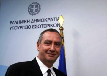 Αρση απαγόρευσης δημοσκοπήσεων πριν από τις εκλογές προανήγγειλε ο ΥΠΕΣ