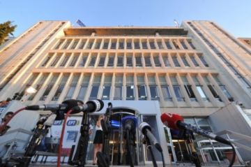 ΟΥΤΕ ΚΑΝ 50 ΚΑΙ ΑΜΕΣΩΣ ΜΟΥΡΜΟΥΡΕΣ ΓΙΑ ΤΗΝ ΕΡΤ...