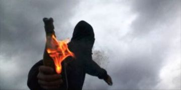 Τι άλλο θα δούμε...Μολότοφ σε παιδικό σταθμό στη Λάρισα