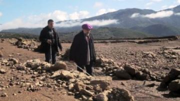 ΒΛΕΠΟΝΤΑΣ ΤΗ ΖΩΗ ΜΕ ΑΛΛΑ ΜΑΤΙΑ - Διάβαση Τυφλών / Blind Crossing