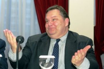 Εκ νέου θέμα ηγεσίας στο ΠΑΣΟΚ θέτει η κίνηση των 75.