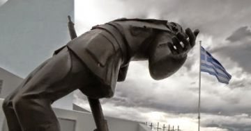 Του χέστη η μάνα χαίρεται τ' αντριωμένου σκούζει