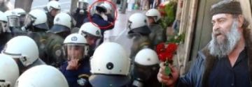 Πέταξε το κράνος και έφυγε