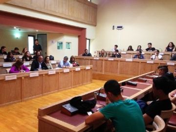 Θεσμοθετείται συνάντηση δημάρχου μαθητικών συμβουλίων στη Γλυφάδα