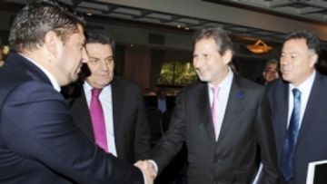 Με τον Ευρωπαίο Επίτροπο Johannes Hahn συναντήθηκε ο Δήμαρχος Βύρωνα Νίκος Χαρδαλιάς
