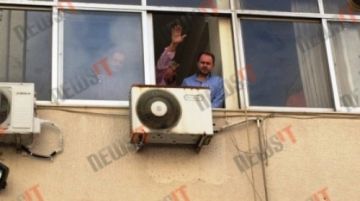 Τι έγινε ρε παιδιά; Χειροπέδες στον πρόεδρο της ΠΟΣΠΕΡΤ Π. Καλφαγιάννη