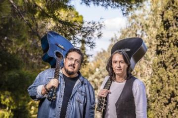 ΛΑΥΡΕΝΤΗΣ ΜΑΧΑΙΡΙΤΣΑΣ ? ΓΙΑΝΝΗΣ ΚΟΤΣΙΡΑΣ Έτσι κι αλλιώς