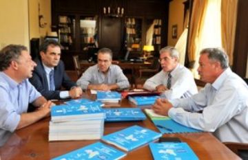 Οι φορολογούμενοι πληρώνουν την αυτοπροβολή και τη ματαιοδοξία του απερχόμενου Περιφερειάρχη Αττικής