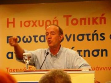 ?σπασμένα ξύλα από ταξίδια που δεν τέλειωσαν?.?