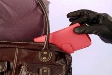 Συνελήφθησαν δύο (2) αλλοδαποί για κλοπές πορτοφολιών από πελάτες σούπερ μάρκετ της Αττικής