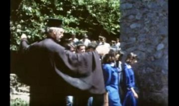 Τα σχολεία καταρρέουν και το Υπουργείο Παιδείας προσλαμβάνει? παπάδες!