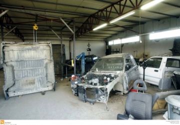 Είχαν ρημάξει τα αυτοκίνητα στην Αθήνα - Τα αποσυναρμολογούσαν και πουλούσαν ανταλλακτικά