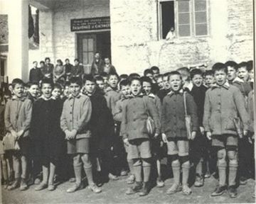 180 χρόνια πρωινή προσευχή στα σχολεία.