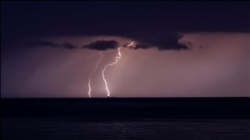 Παρολίγον τραγωδία στο Δέλτα Φαλήρου: Δεκαπεντάχρονη ιστιοπλόος κινδύνεψε να πνιγεί.