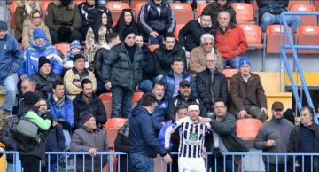 Έμαθε για την γέννηση του παιδιού του από τα μεγάφωνα της Ριζούπολης