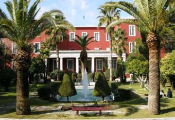 Άγριο Ξύλο στο Πάντειο μεταξύ καθηγητή και φοιτητών - Αστυνομία και ασθενοφόρα στη σχολή 