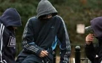 Χειροπέδες σε συμμορία ανηλίκων ληστών -Χτυπούσαν σε Καλλιθέα, Νέα Σμύρνη και Παλαιό Φάληρο