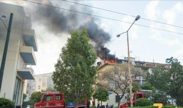 Πυρκαγιά σε σπίτι στην Καισαριανή (Δείτε φωτογραφίες)