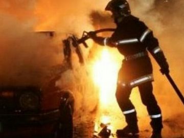 Δύο νεκροί, σε αυτοκίνητα, από  δύο φωτιές, σε Βουλιαγμένη και Κερατσίνι...