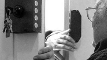 Έγκλημα στην Καλλιθέα: Ξυλοκόπησαν μέχρι θανάτου υπερήλικα