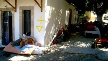 ΦΩΤΟΓΡΑΦΙΕΣ-ΣΟΚ! ΞΕΧΑΣΑΝ (και... έδιωξαν) τους άστεγους της Βρύσας (Βασίλης Πολυχρόνης)  