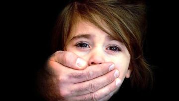 Δάσκαλος μουσικής κατηγορείται για ασέλγεια σε ανηλίκους