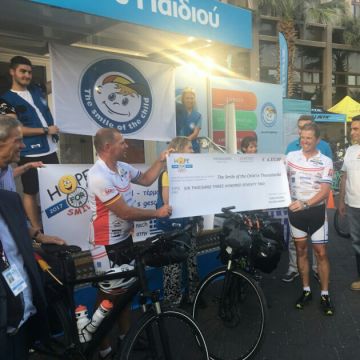 Η ιστορία των δύο Γερμανών που μάζεψαν χρήματα για το Χαμόγελο του Παιδιού κάνοντας ποδήλατο