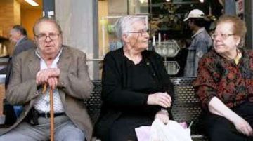 Πότε θα καταβληθούν οι συντάξεις Οκτωβρίου - Αναλυτικά ανά ταμείο.