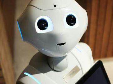 Το ρομπότ που σε βοηθάει να γράψεις τη διαθήκη σου και να προετοιμάσεις την κηδεία σου.