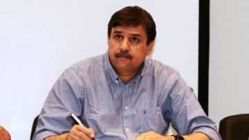 Αυτές είναι οι ακτές της Αττικής που απαγορεύεται το κολύμπι λόγω της πετρελαιοκηλίδας