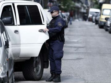 Έφοδος της αντιτρομοκρατικής σε διαμέρισμα στο Παγκράτι