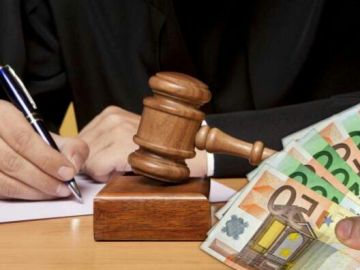 ΑΡΙΣΤΕΡΗ ΠΑΡΕΜΒΑΣΗ ΠΟΛΙΤΩΝ ΒΥΡΩΝΑ: ΗΛΕΚΤΡΟΝΙΚΕΣ ΚΑΤΑΣΧΕΣΕΙΣ ΣΕ ΒΑΡΟΣ ΧΙΛΙΑΔΩΝ ΑΝΘΡΩΠΩΝ ΑΠΟ ΤΗ ΔΗΜΟΤΙΚΗ ΑΡΧΗ ΒΥΡΩΝΑ.