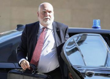 Βίζερ: Αν δεν ξεφορτωθείτε τα ρουσφέτια, δεν γλιτώνετε από το έλλειμμα